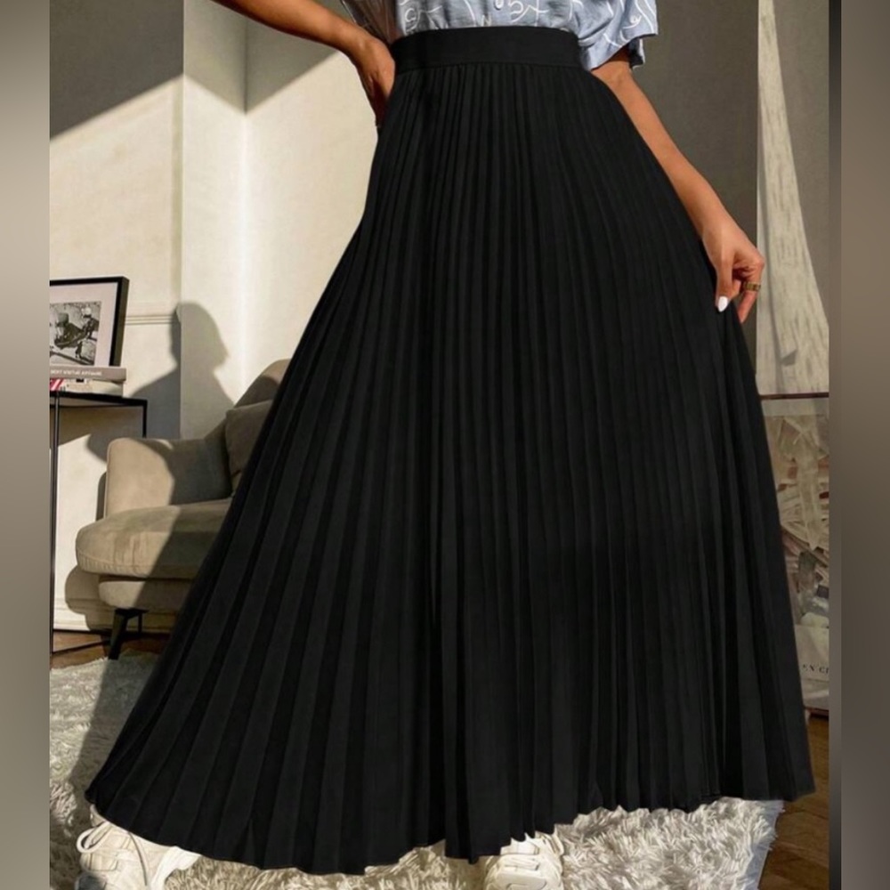 The Limited XS black pleated maxi skirt